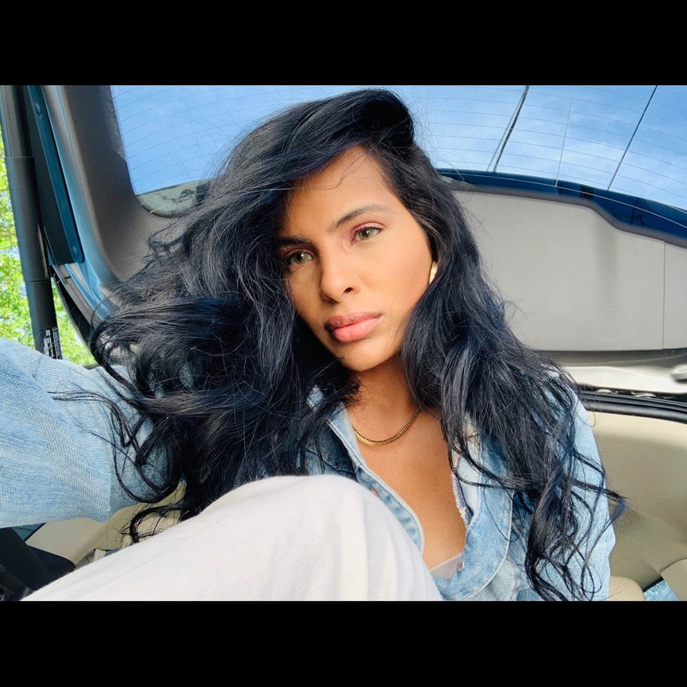 Meet your Posher, Yaya